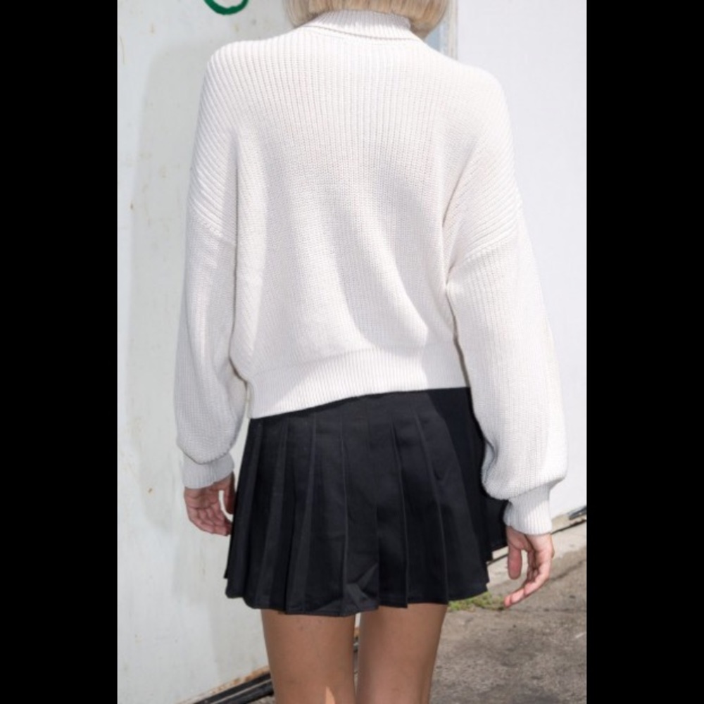 Brandy Melville cream Brianna Turtleneck sweater - Picture 2 of 4